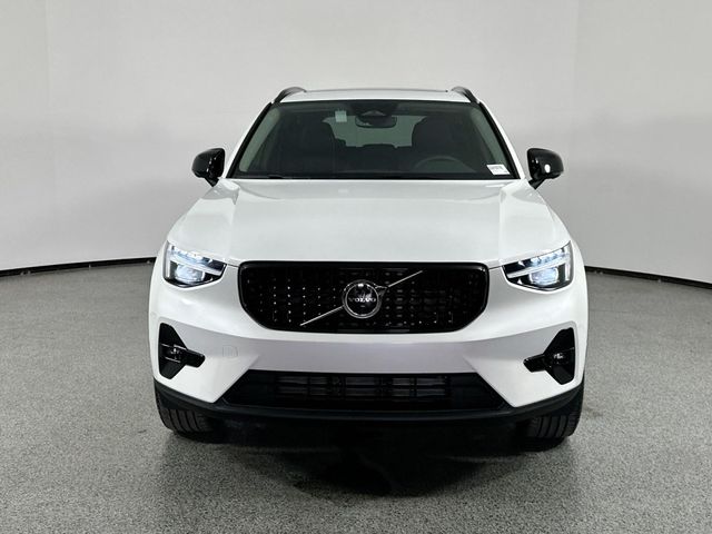 2025 Volvo XC40 Plus Dark Theme