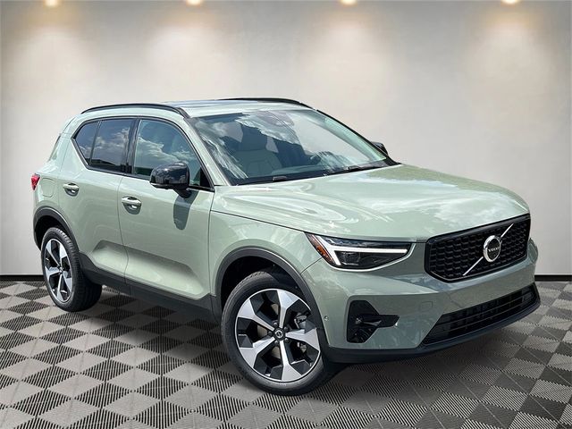 2025 Volvo XC40 Plus Dark Theme