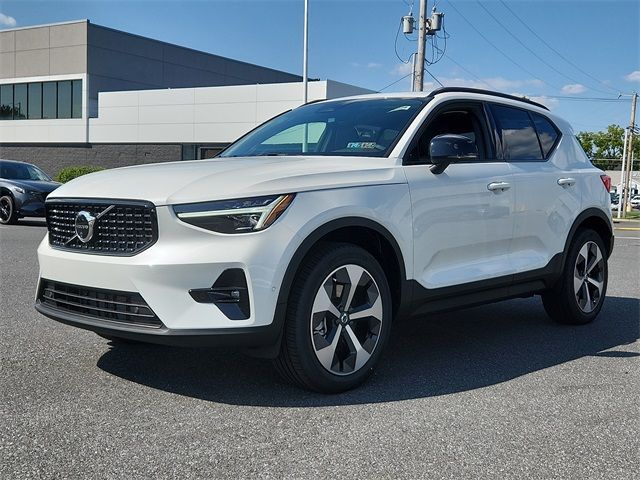 2025 Volvo XC40 Plus Dark Theme