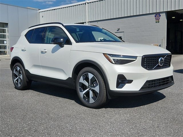 2025 Volvo XC40 Plus Dark Theme