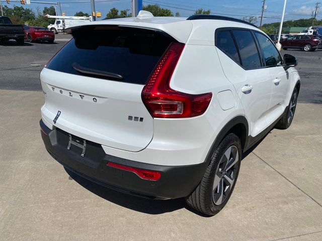 2025 Volvo XC40 Plus Dark Theme