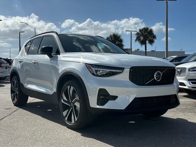 2025 Volvo XC40 Plus Dark Theme