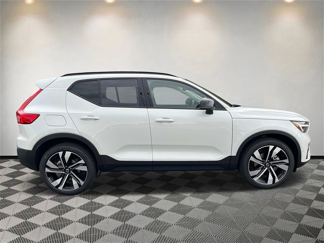 2025 Volvo XC40 Plus Dark Theme