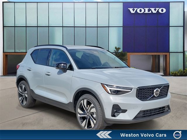 2025 Volvo XC40 Plus Dark Theme