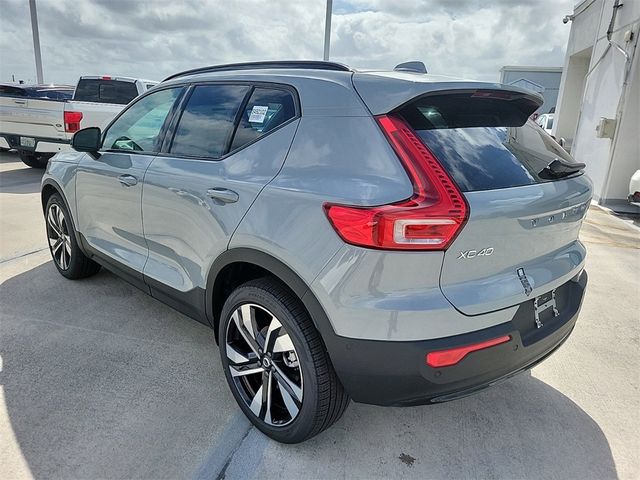 2025 Volvo XC40 Plus Dark Theme