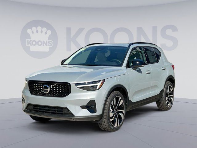 2025 Volvo XC40 Plus Dark Theme