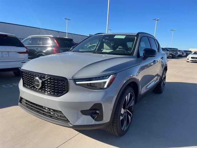 2025 Volvo XC40 Plus Dark Theme