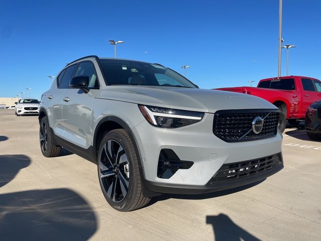 2025 Volvo XC40 Plus Dark Theme