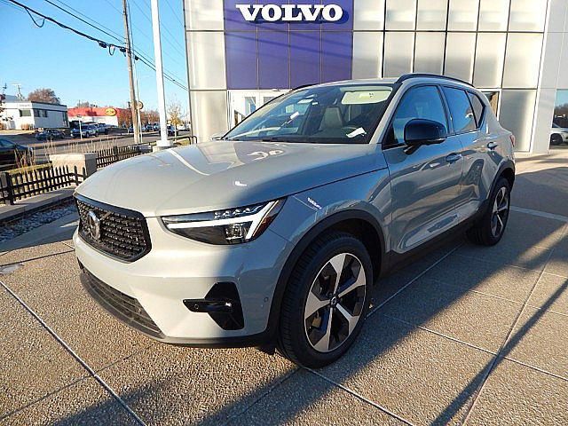 2025 Volvo XC40 Plus Dark Theme