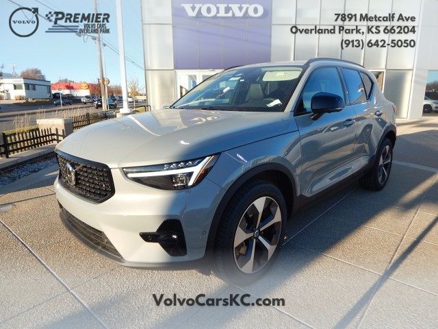 2025 Volvo XC40 Plus Dark Theme