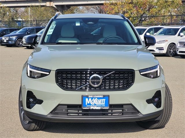 2025 Volvo XC40 Plus Dark Theme