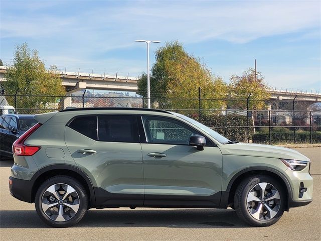 2025 Volvo XC40 Plus Dark Theme