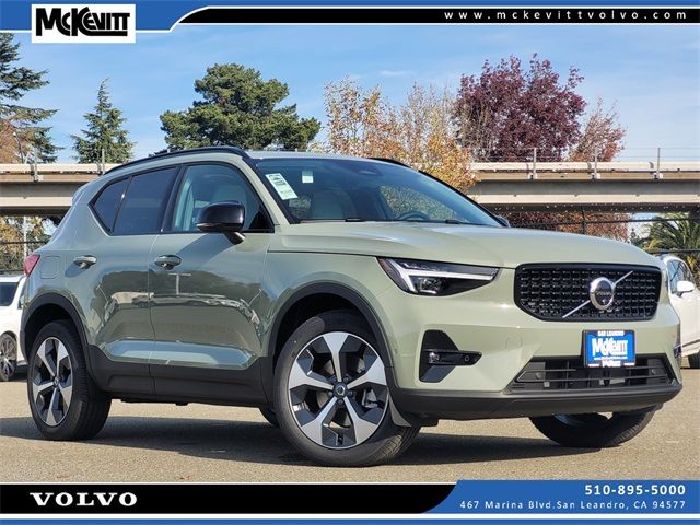 2025 Volvo XC40 Plus Dark Theme