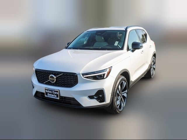 2025 Volvo XC40 Plus Dark Theme