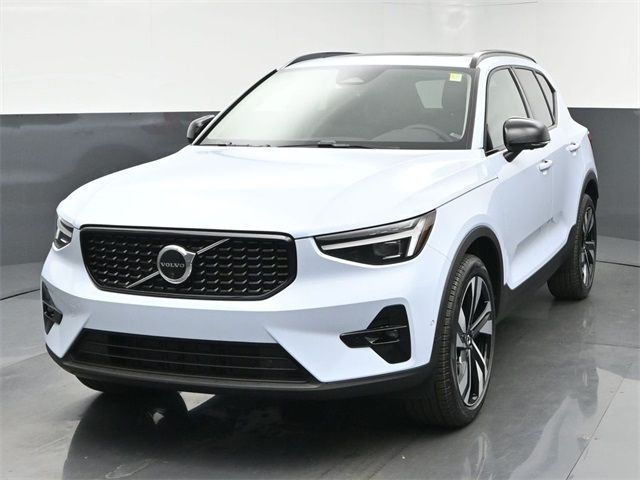 2025 Volvo XC40 Plus Dark Theme