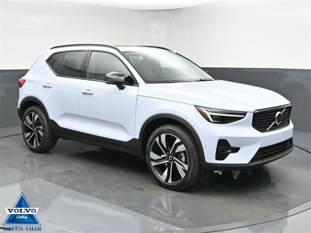 2025 Volvo XC40 Plus Dark Theme