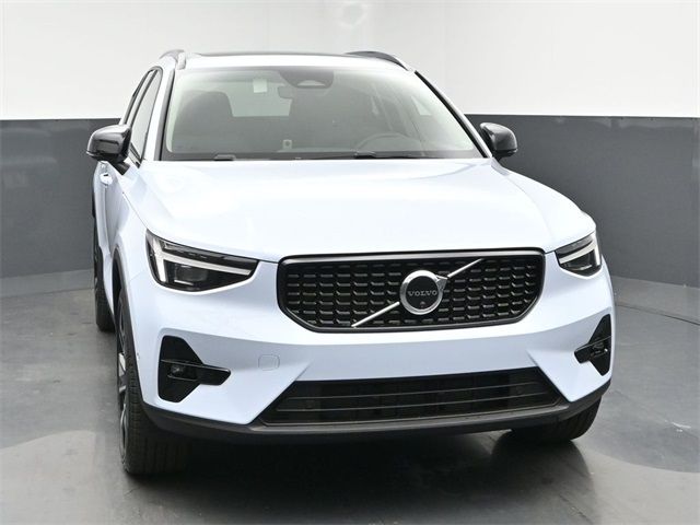 2025 Volvo XC40 Plus Dark Theme