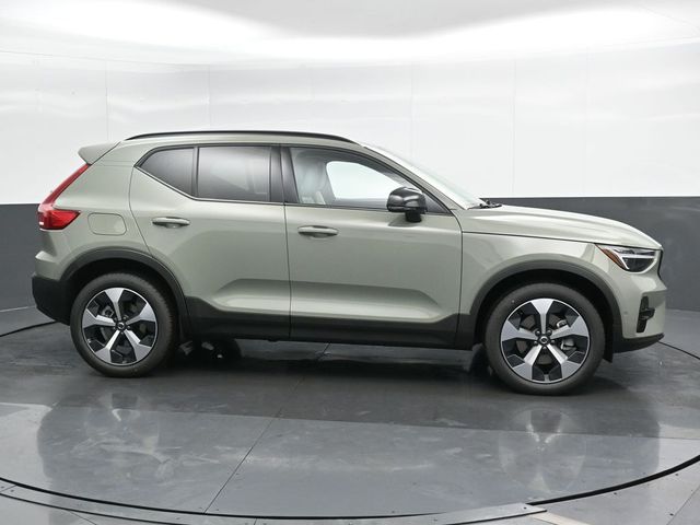 2025 Volvo XC40 Plus Dark Theme