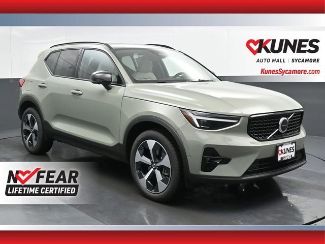 2025 Volvo XC40 Plus Dark Theme