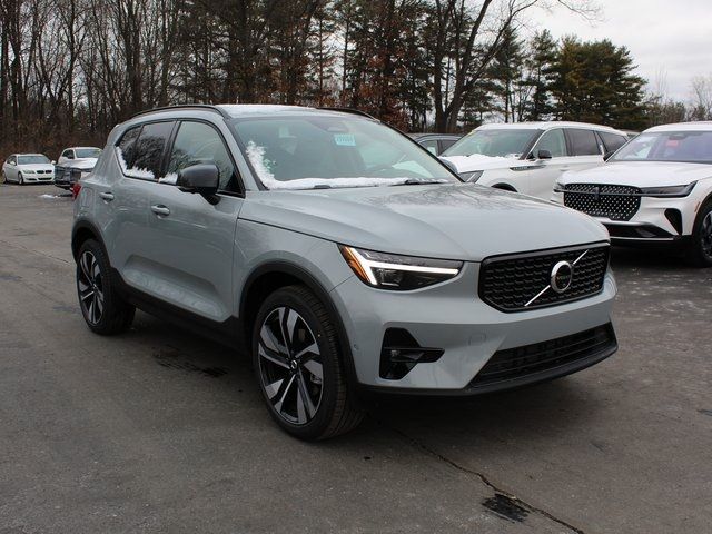 2025 Volvo XC40 Plus Dark Theme