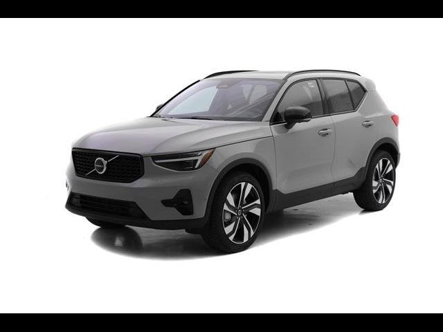 2025 Volvo XC40 Plus Dark Theme