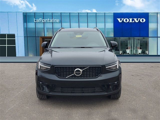 2025 Volvo XC40 Plus Dark Theme