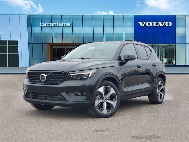 2025 Volvo XC40 Plus Dark Theme