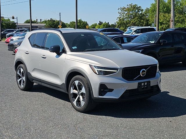 2025 Volvo XC40 Plus Dark Theme