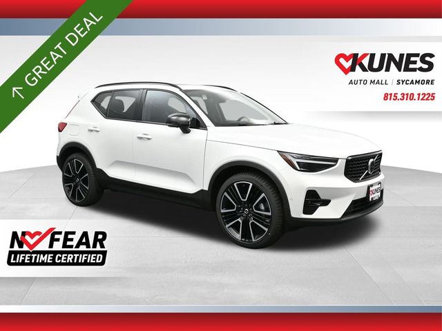 2025 Volvo XC40 Plus Dark Theme