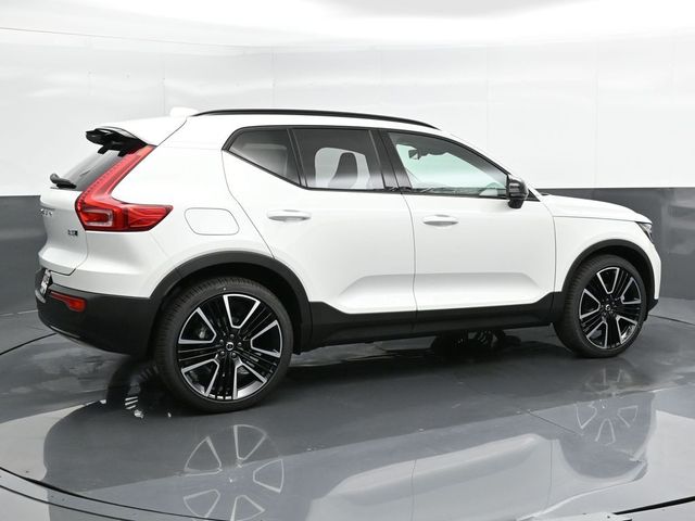 2025 Volvo XC40 Plus Dark Theme