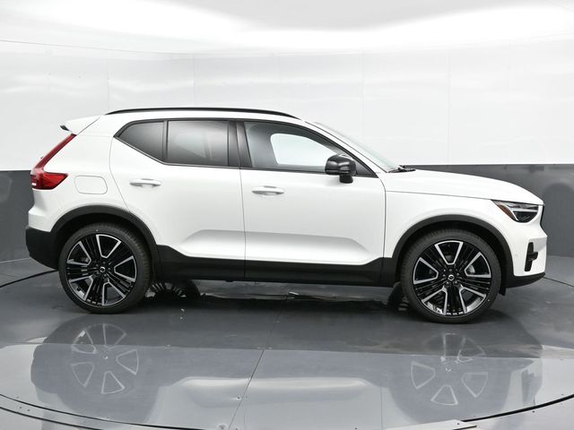 2025 Volvo XC40 Plus Dark Theme