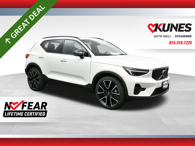 2025 Volvo XC40 Plus Dark Theme