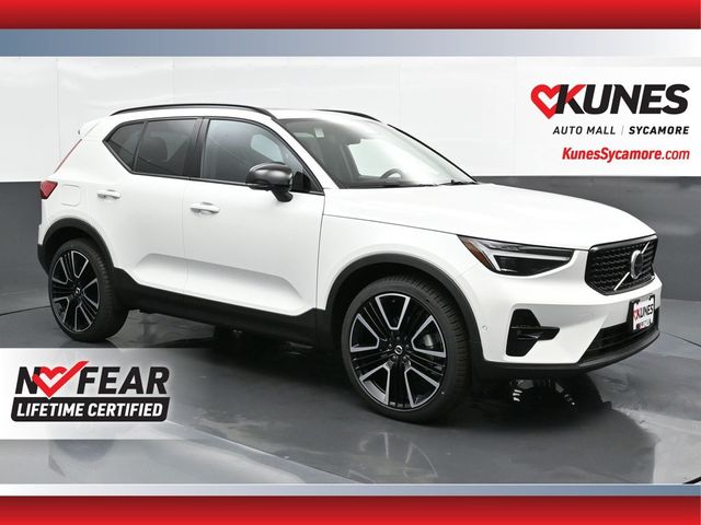 2025 Volvo XC40 Plus Dark Theme