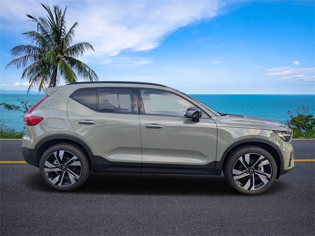 2025 Volvo XC40 Plus Dark Theme