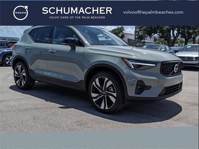 2025 Volvo XC40 Plus Dark Theme