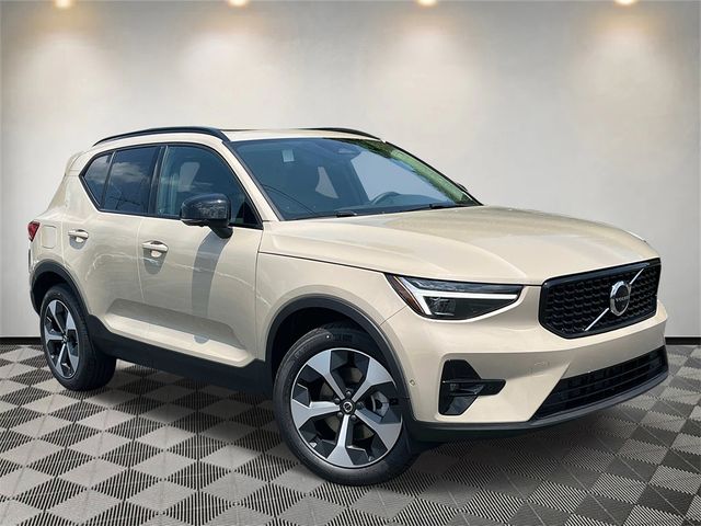 2025 Volvo XC40 Plus Dark Theme