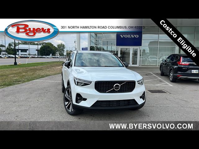 2025 Volvo XC40 Plus Dark Theme