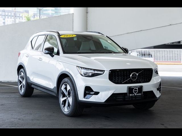 2025 Volvo XC40 Plus Dark Theme