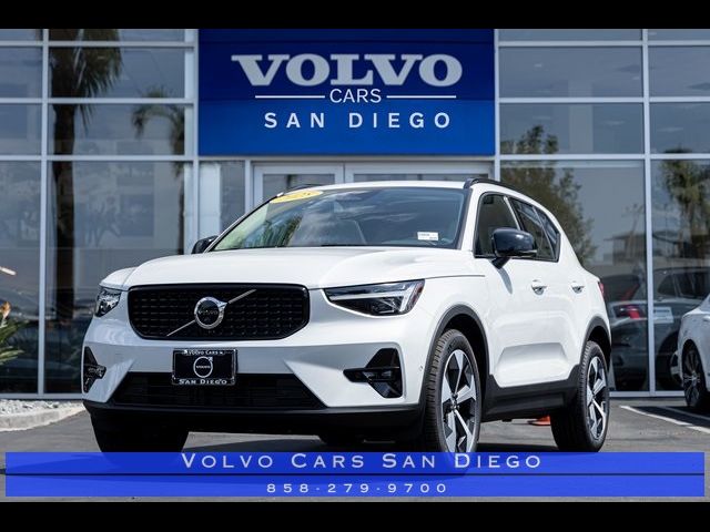 2025 Volvo XC40 Plus Dark Theme