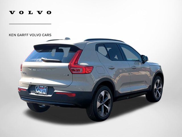 2025 Volvo XC40 Plus Dark Theme