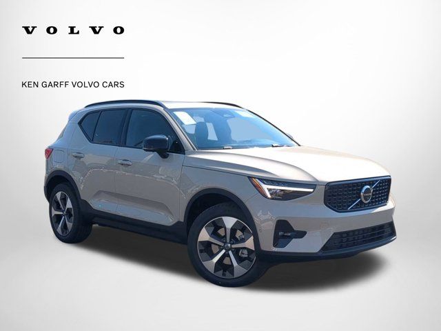 2025 Volvo XC40 Plus Dark Theme