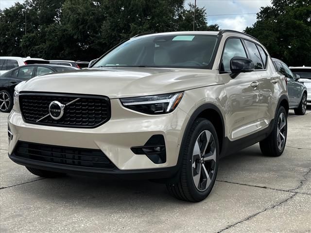 2025 Volvo XC40 Plus Dark Theme