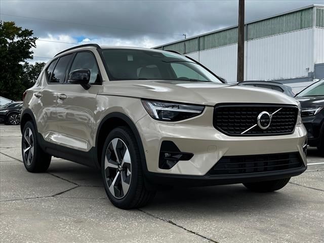 2025 Volvo XC40 Plus Dark Theme