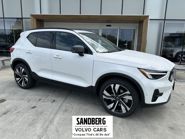 2025 Volvo XC40 Plus Dark Theme