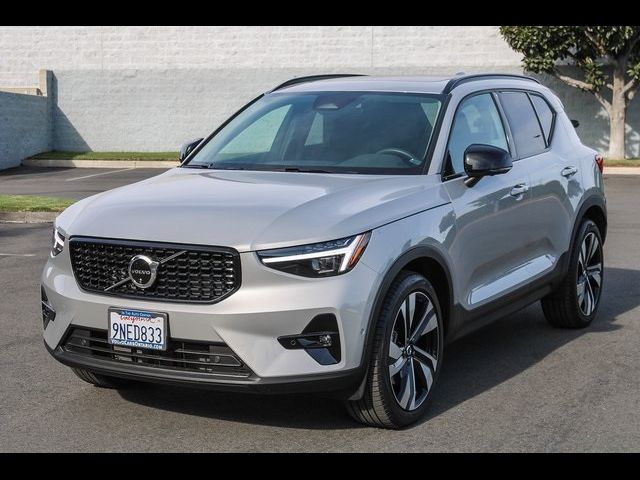 2025 Volvo XC40 Plus Dark Theme