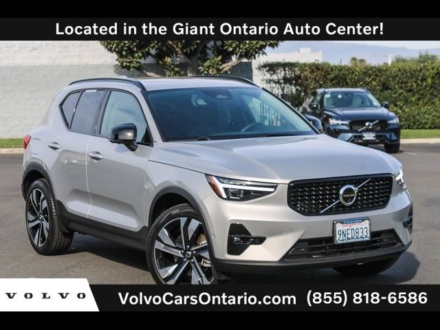 2025 Volvo XC40 Plus Dark Theme