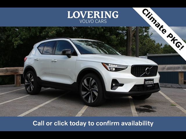 2025 Volvo XC40 Plus Dark Theme