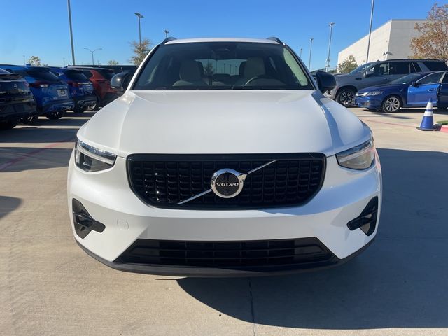 2025 Volvo XC40 Plus Dark Theme