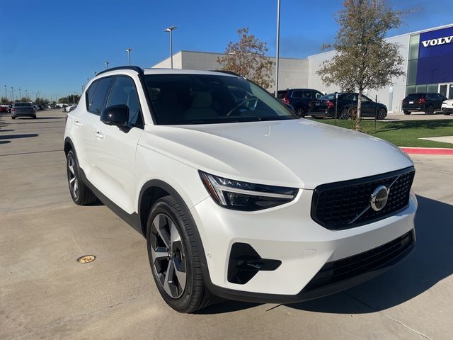 2025 Volvo XC40 Plus Dark Theme