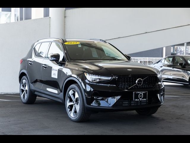 2025 Volvo XC40 Plus Dark Theme